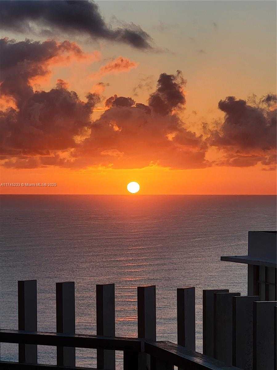 Small Image of 6061 Collins Ave, Miami Beach, FL 33141, USA Number 3