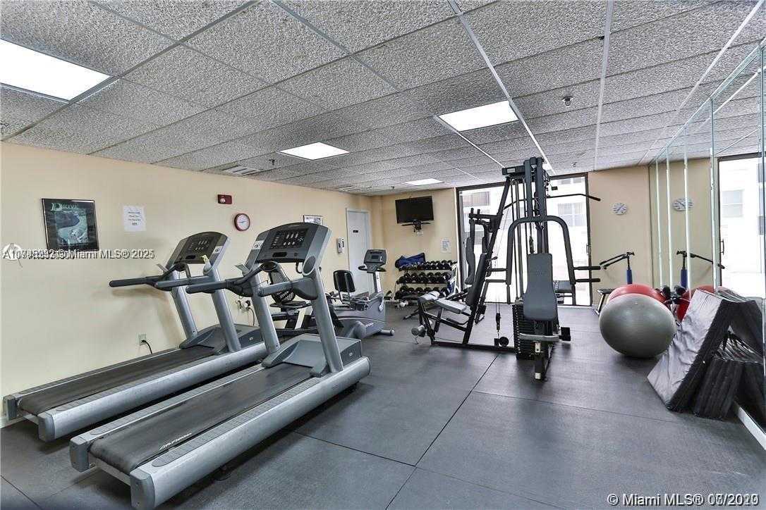 Small Image of 6061 Collins Ave, Miami Beach, FL 33141, USA Number 39