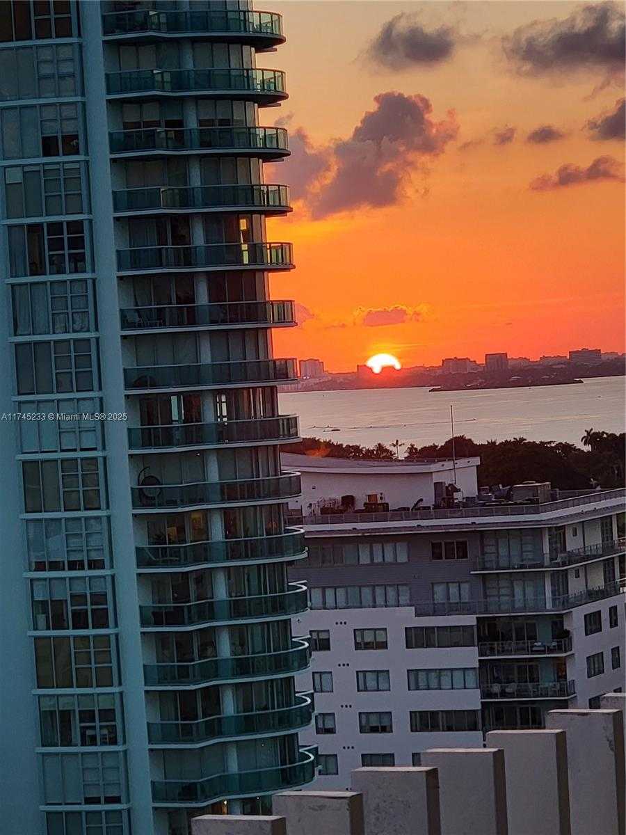 Small Image of 6061 Collins Ave, Miami Beach, FL 33141, USA Number 7