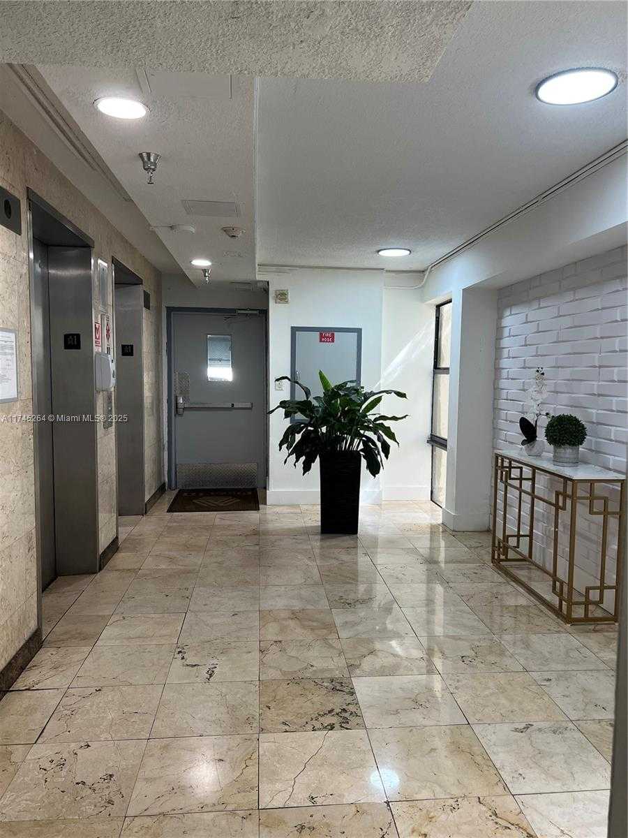 Small Image of 17011 NORTH BAY RD #111, Sunny Isles Beach Number 10