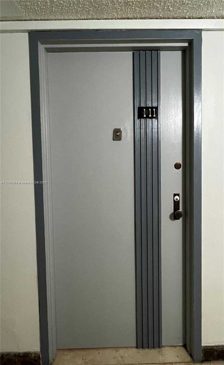 Small Image of 17011 NORTH BAY RD #111, Sunny Isles Beach Number 13