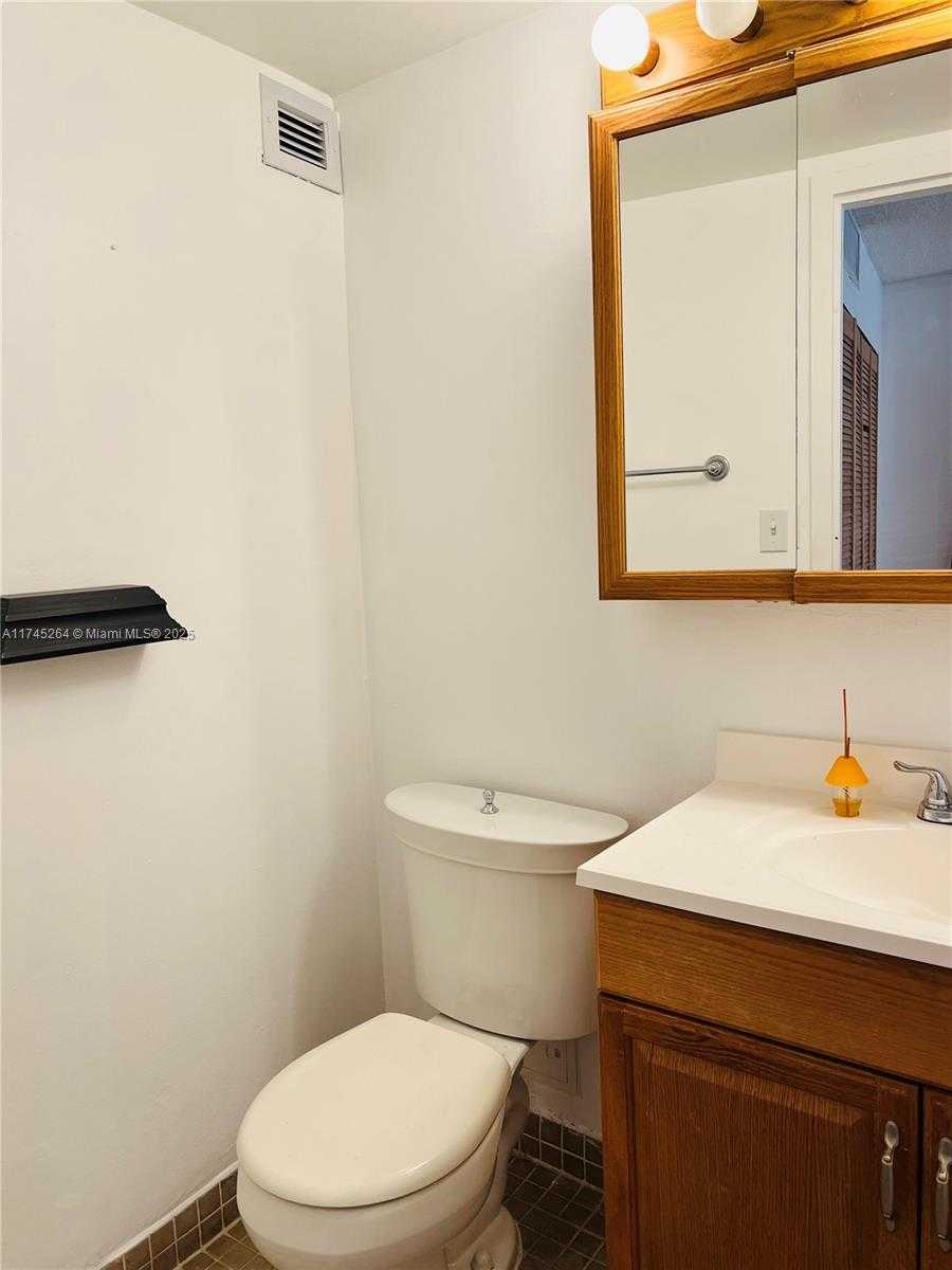 Small Image of 17011 NORTH BAY RD #111, Sunny Isles Beach Number 20