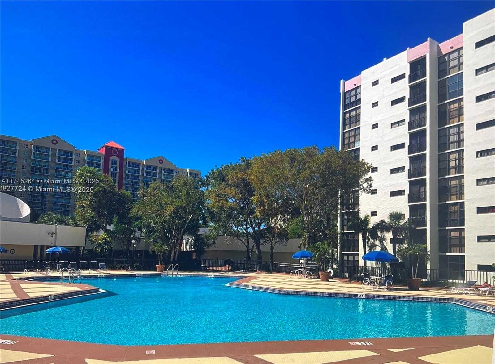 Small Image of 17011 NORTH BAY RD #111, Sunny Isles Beach Number 3