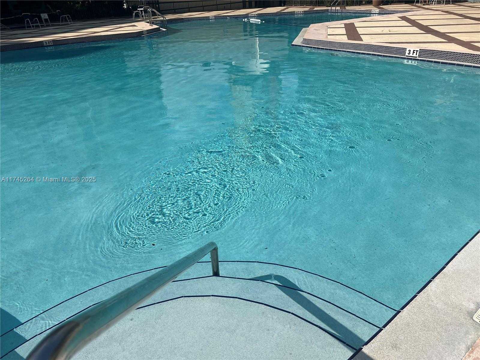 Small Image of 17011 NORTH BAY RD #111, Sunny Isles Beach Number 6