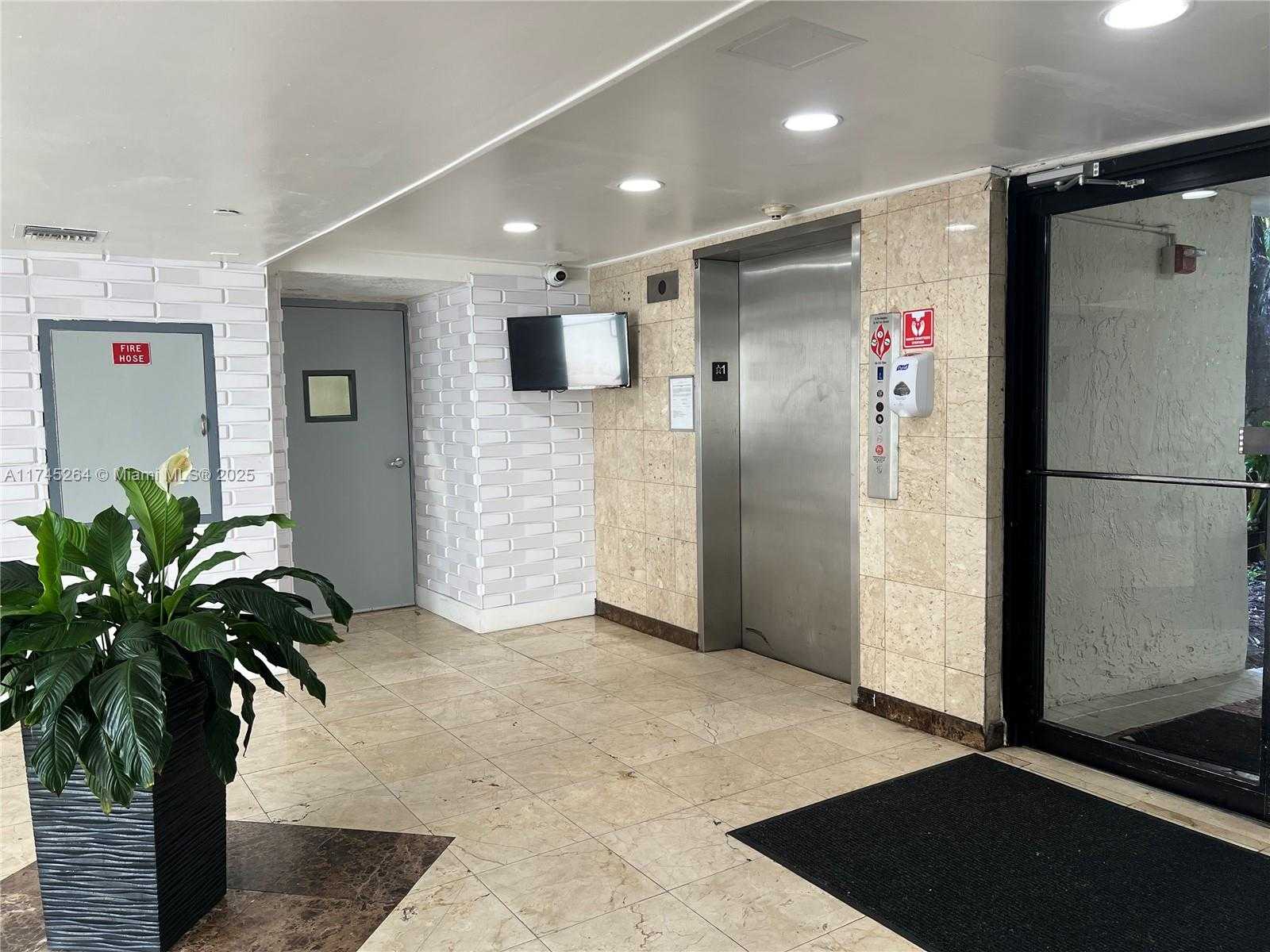Small Image of 17011 NORTH BAY RD #111, Sunny Isles Beach Number 9