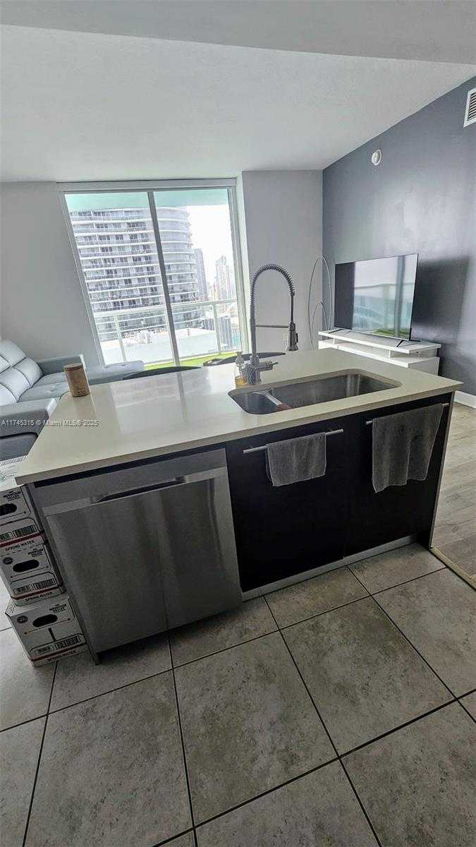 Small Image of 1900 NORTH BAYSHORE DR #4007, Miami Number 4