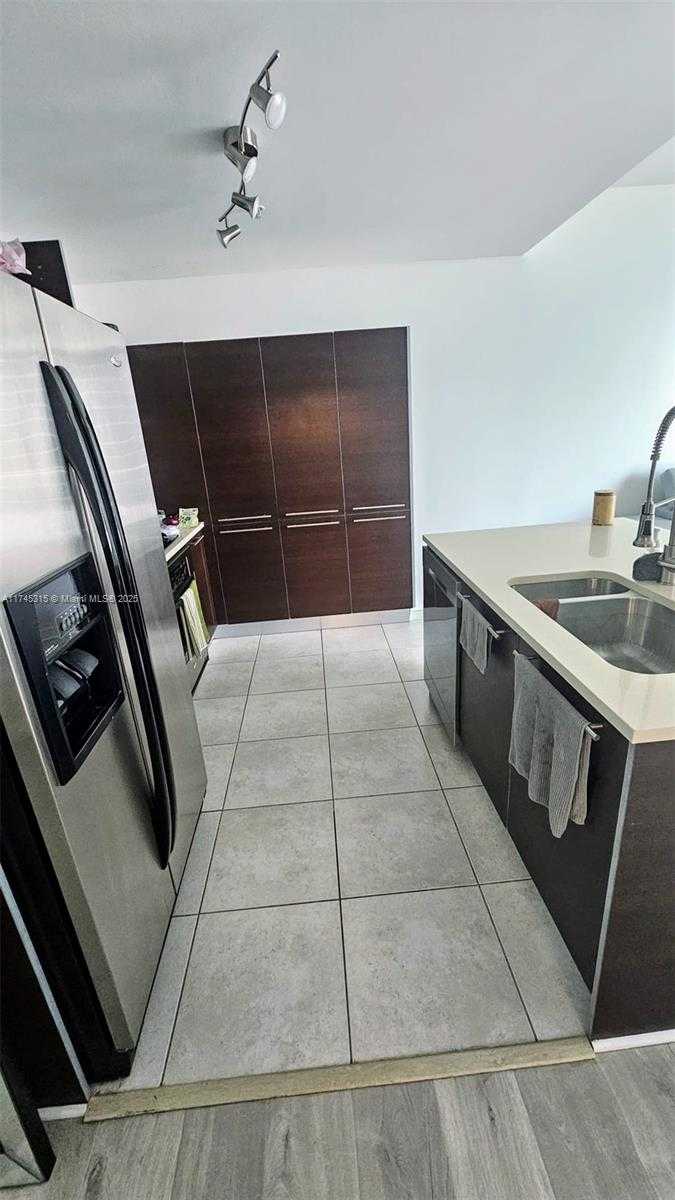 Small Image of 1900 NORTH BAYSHORE DR #4007, Miami Number 5