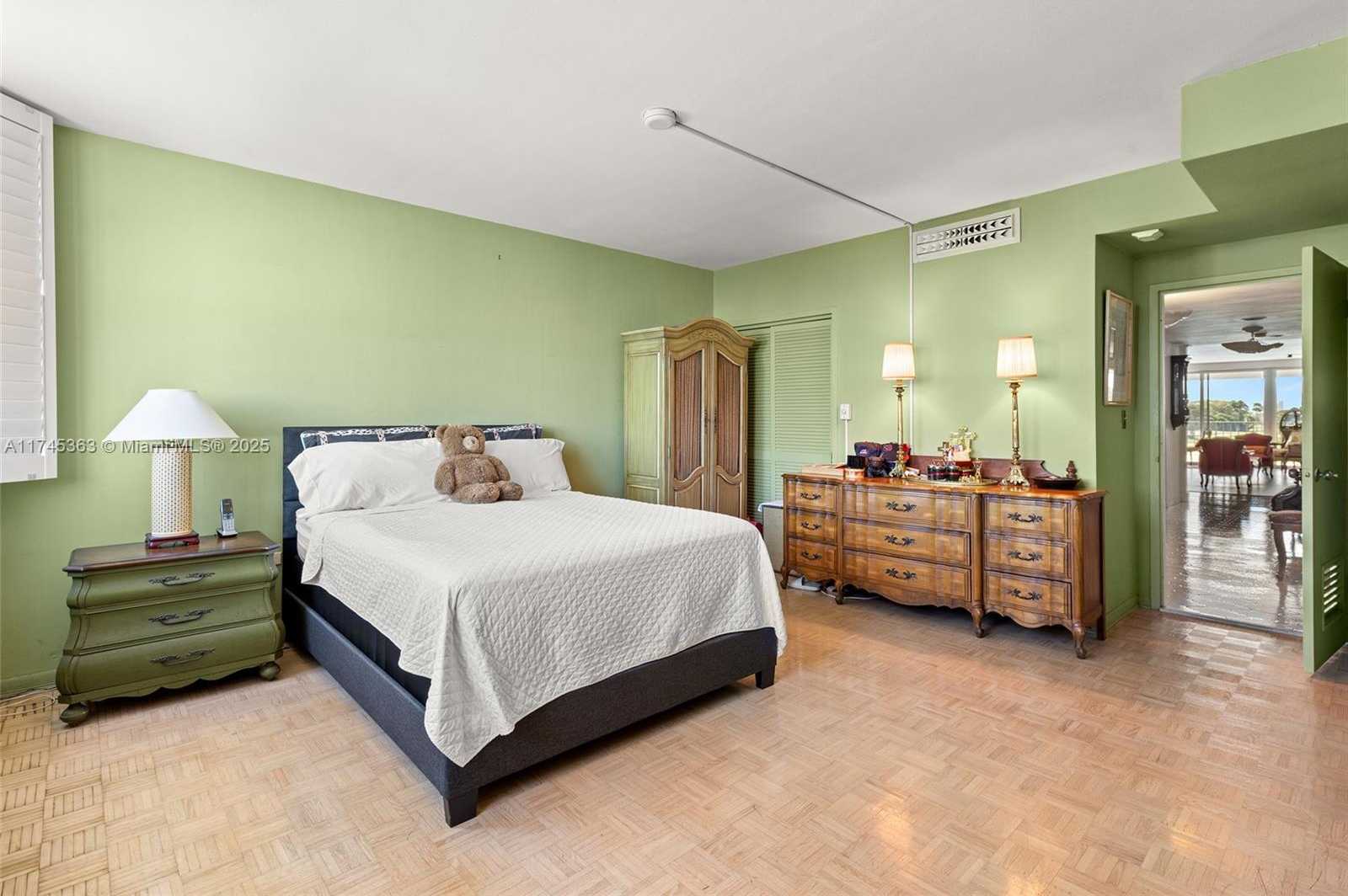 Small Image of 9240 WEST BAY HARBOR DR #4A, Bay Harbor Islands Number 14