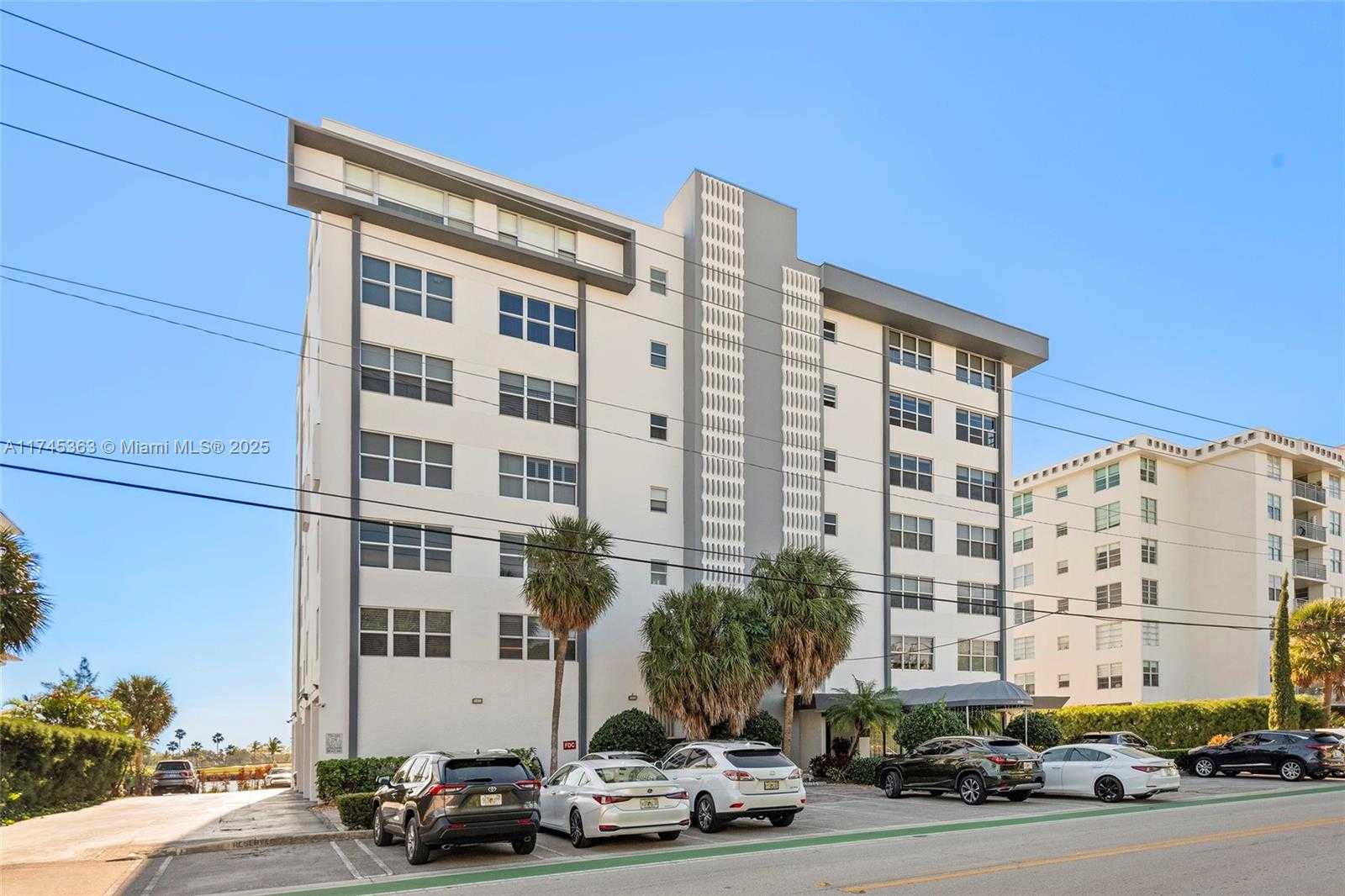 Small Image of 9240 WEST BAY HARBOR DR #4A, Bay Harbor Islands Number 34