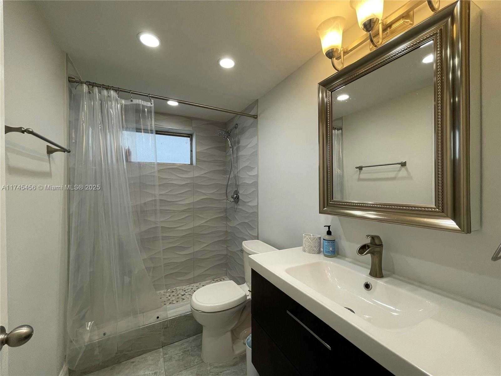 Small Image of 1620 WEST AVE #401, Miami Beach Number 10