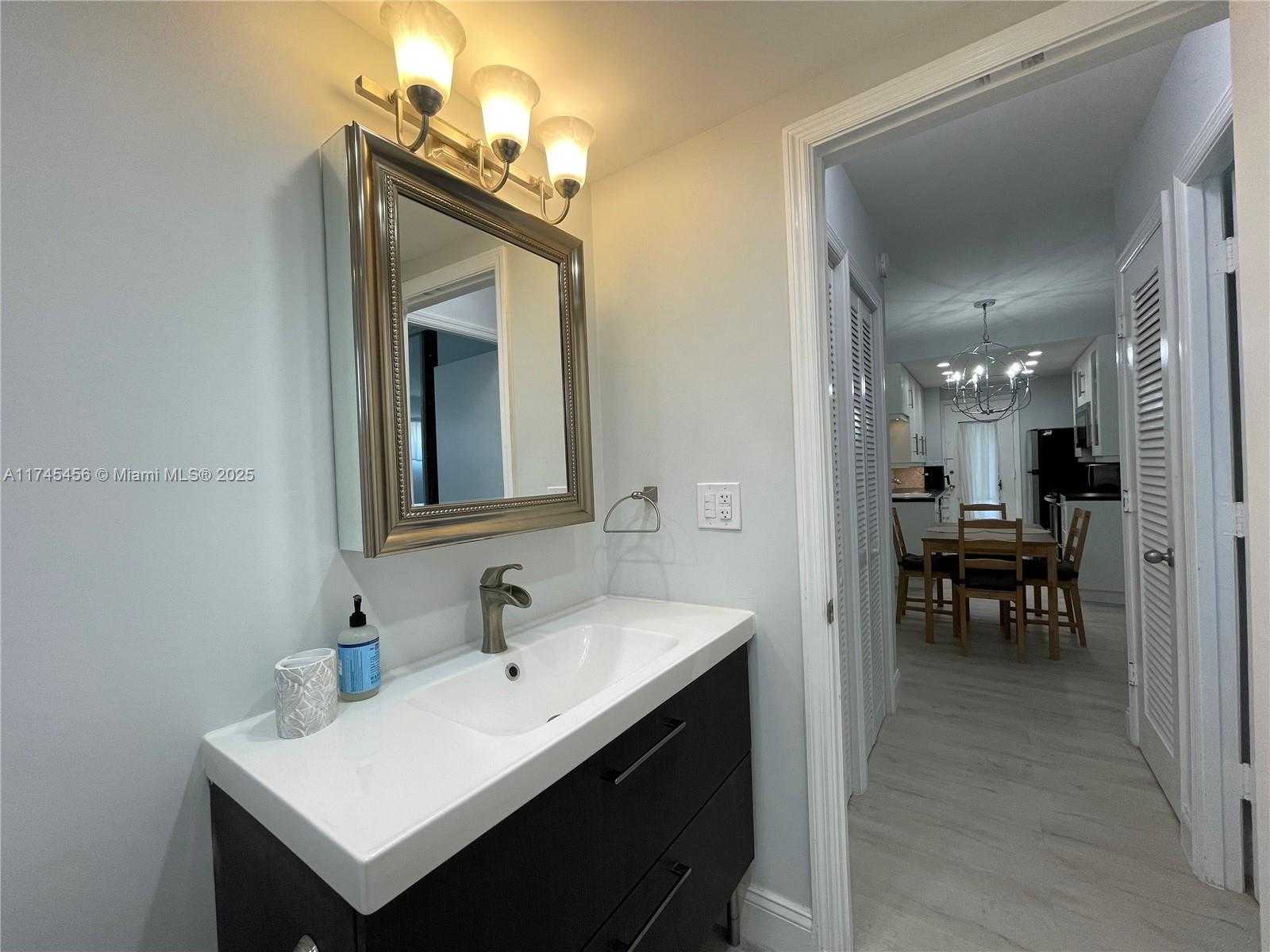 Small Image of 1620 WEST AVE #401, Miami Beach Number 11