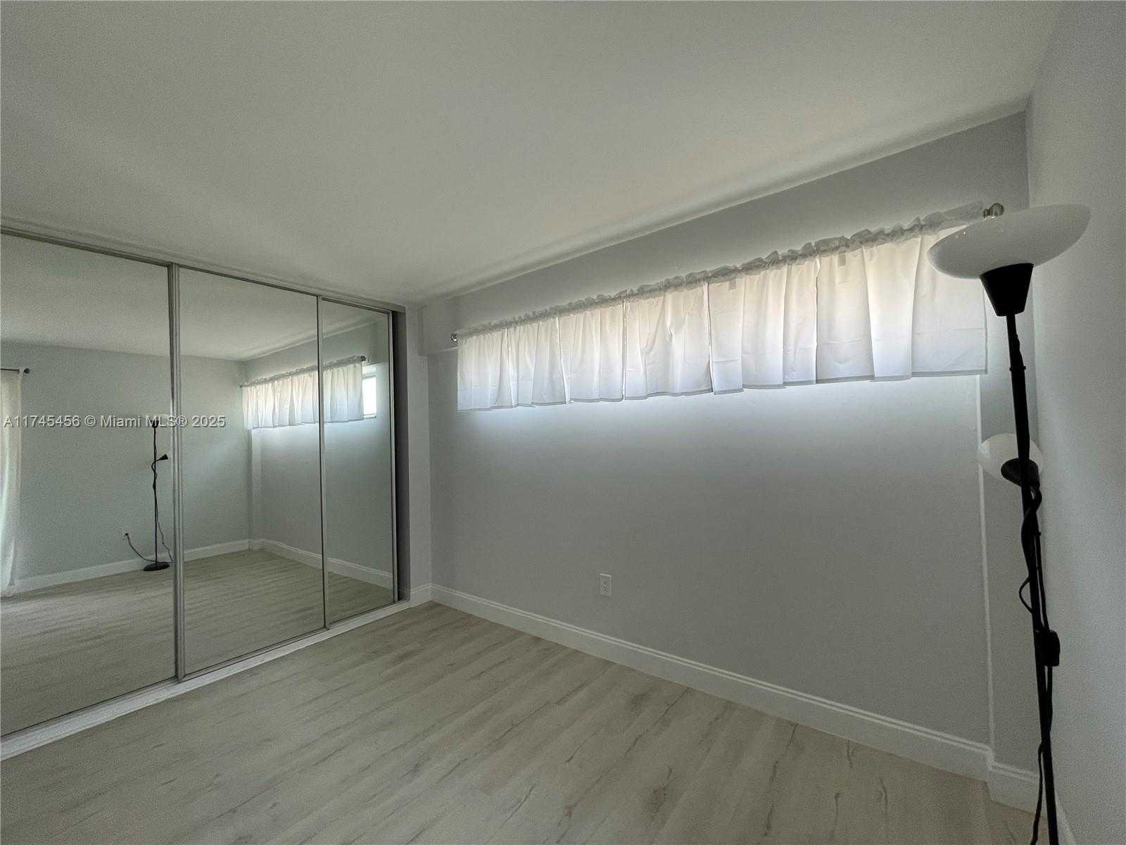Small Image of 1620 WEST AVE #401, Miami Beach Number 12