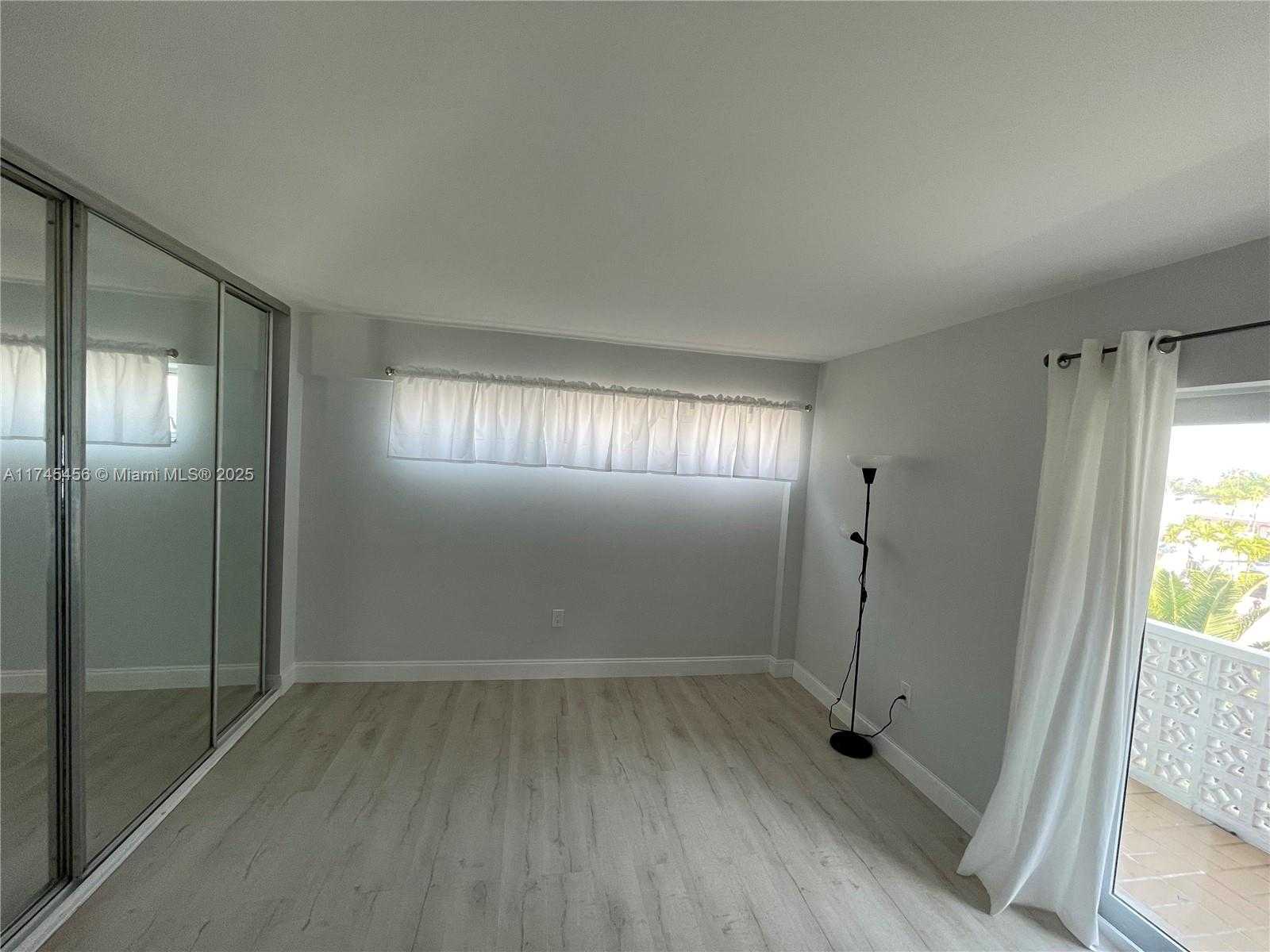 Small Image of 1620 WEST AVE #401, Miami Beach Number 13