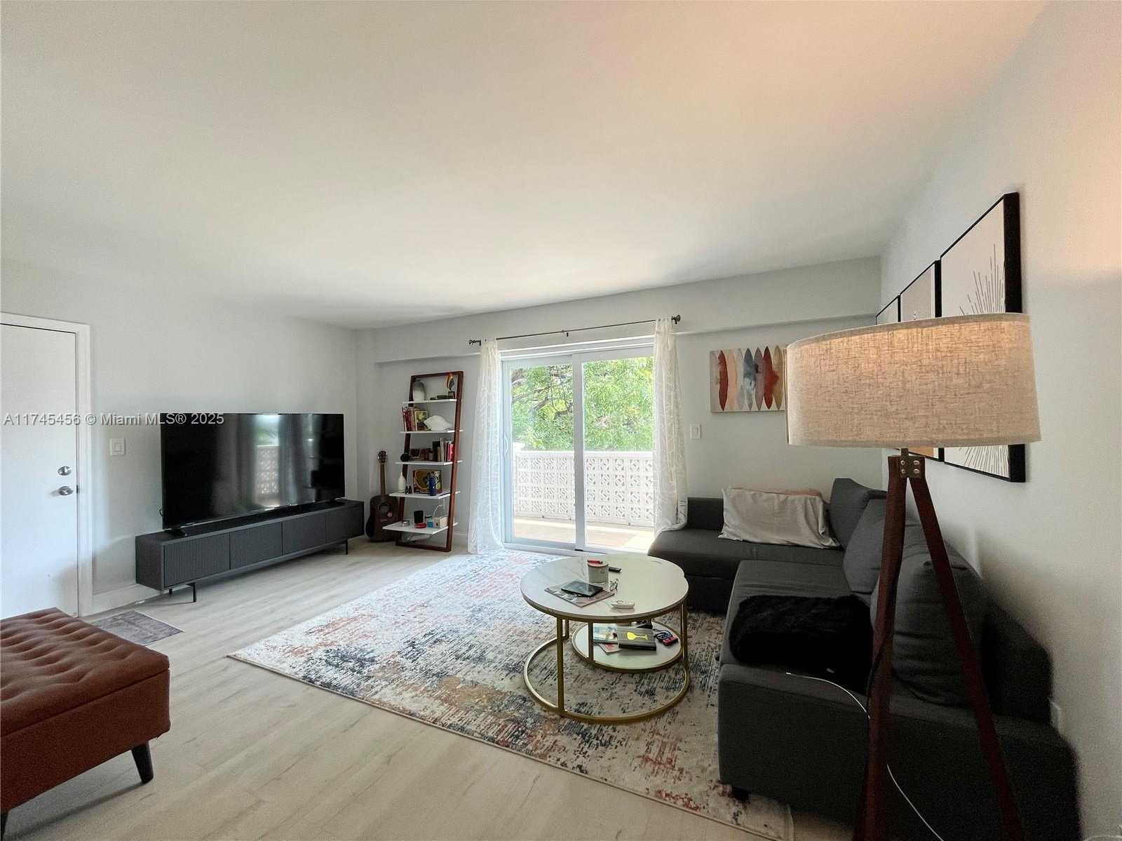 Small Image of 1620 WEST AVE #401, Miami Beach Number 3