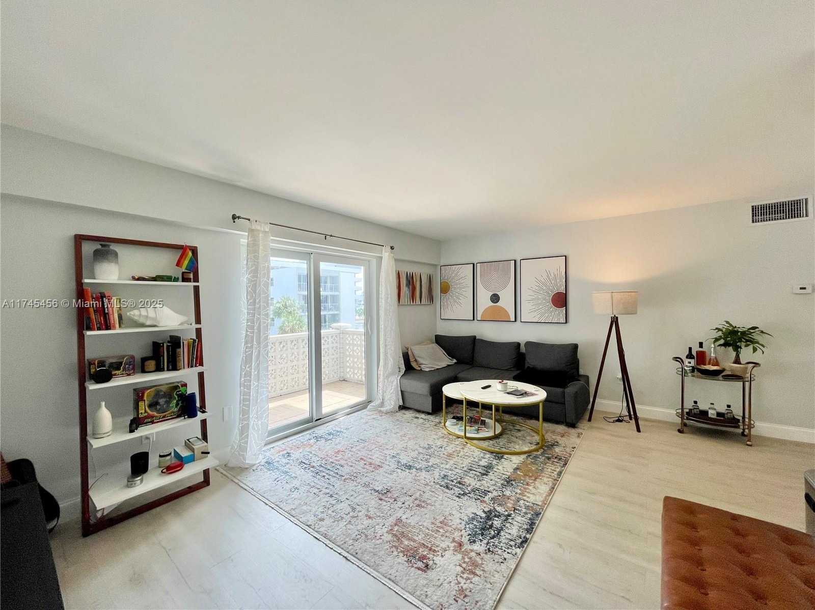 Small Image of 1620 WEST AVE #401, Miami Beach Number 7