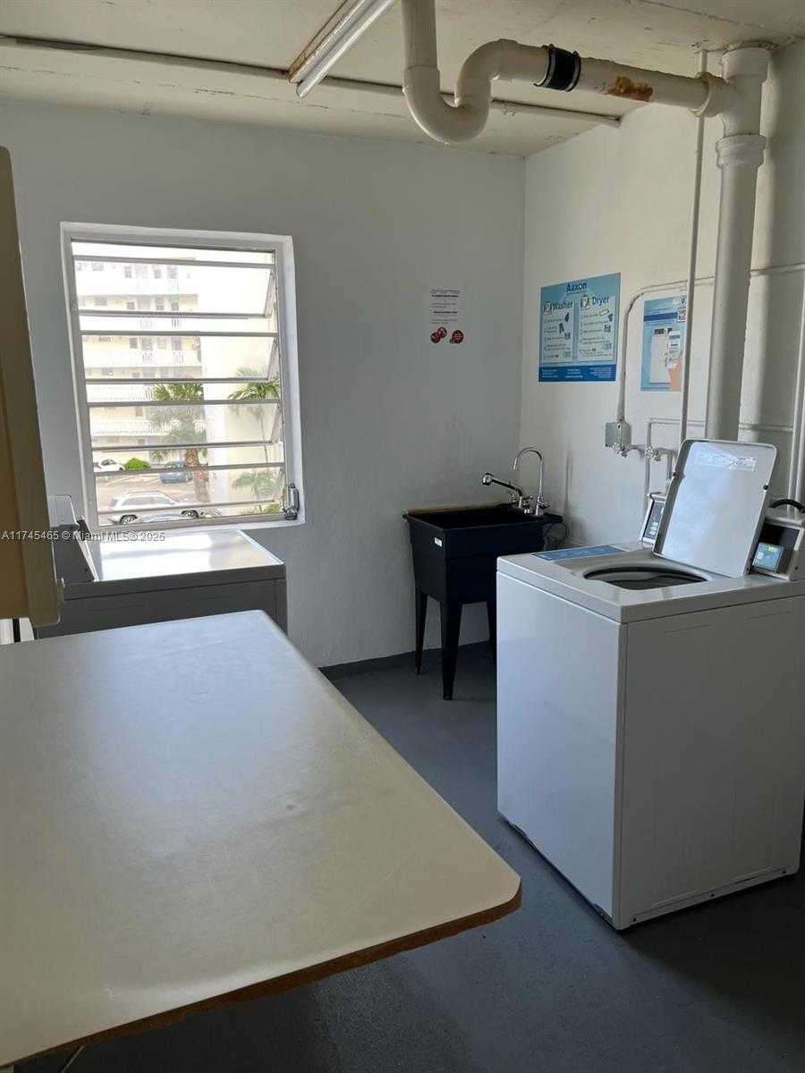 Small Image of 2855 LEONARD DR #H305, Aventura Number 17