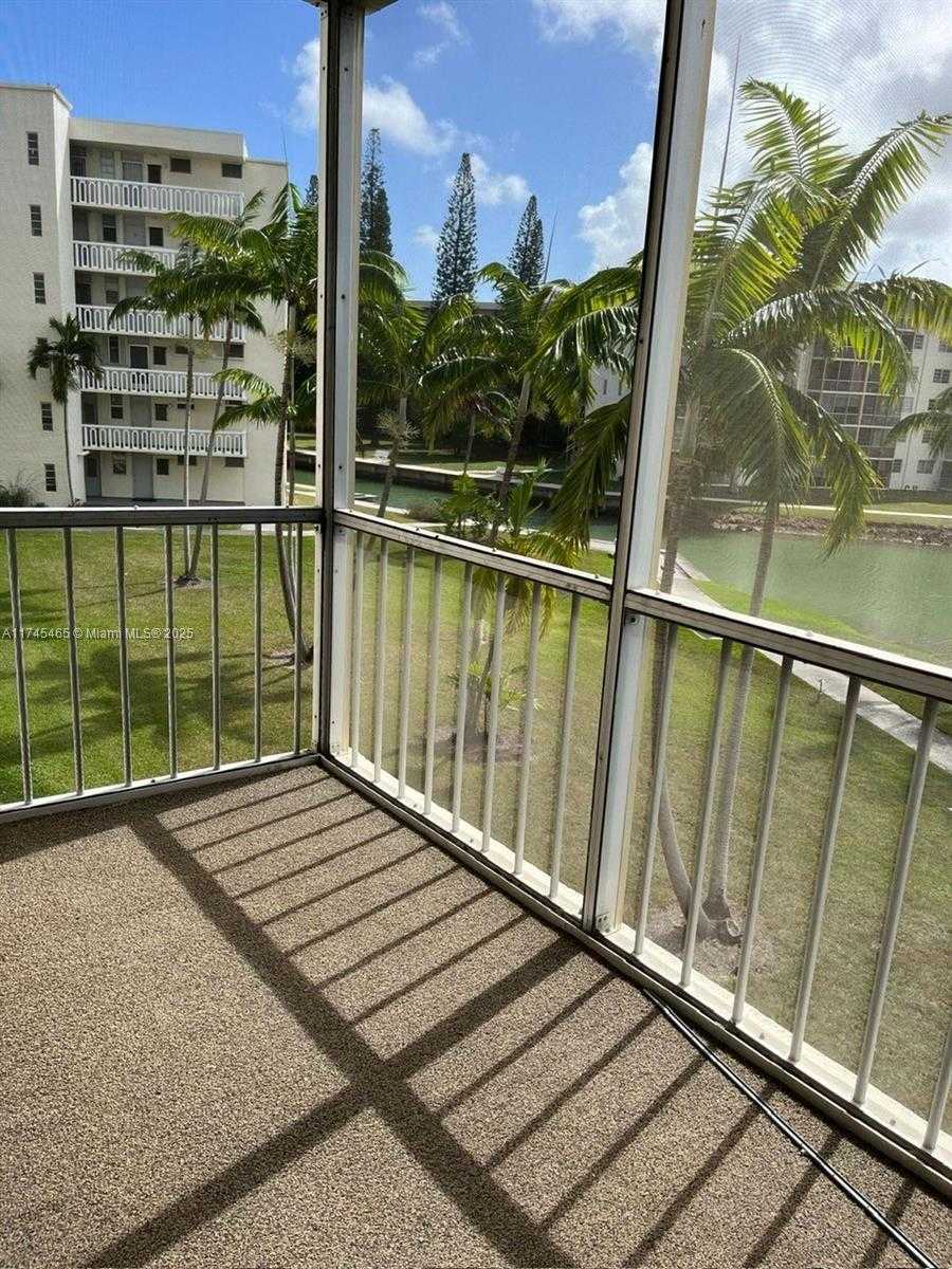 Small Image of 2855 LEONARD DR #H305, Aventura Number 2