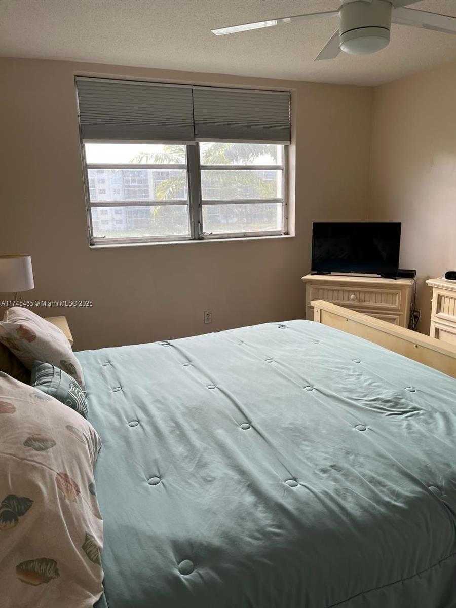 Small Image of 2855 LEONARD DR #H305, Aventura Number 4