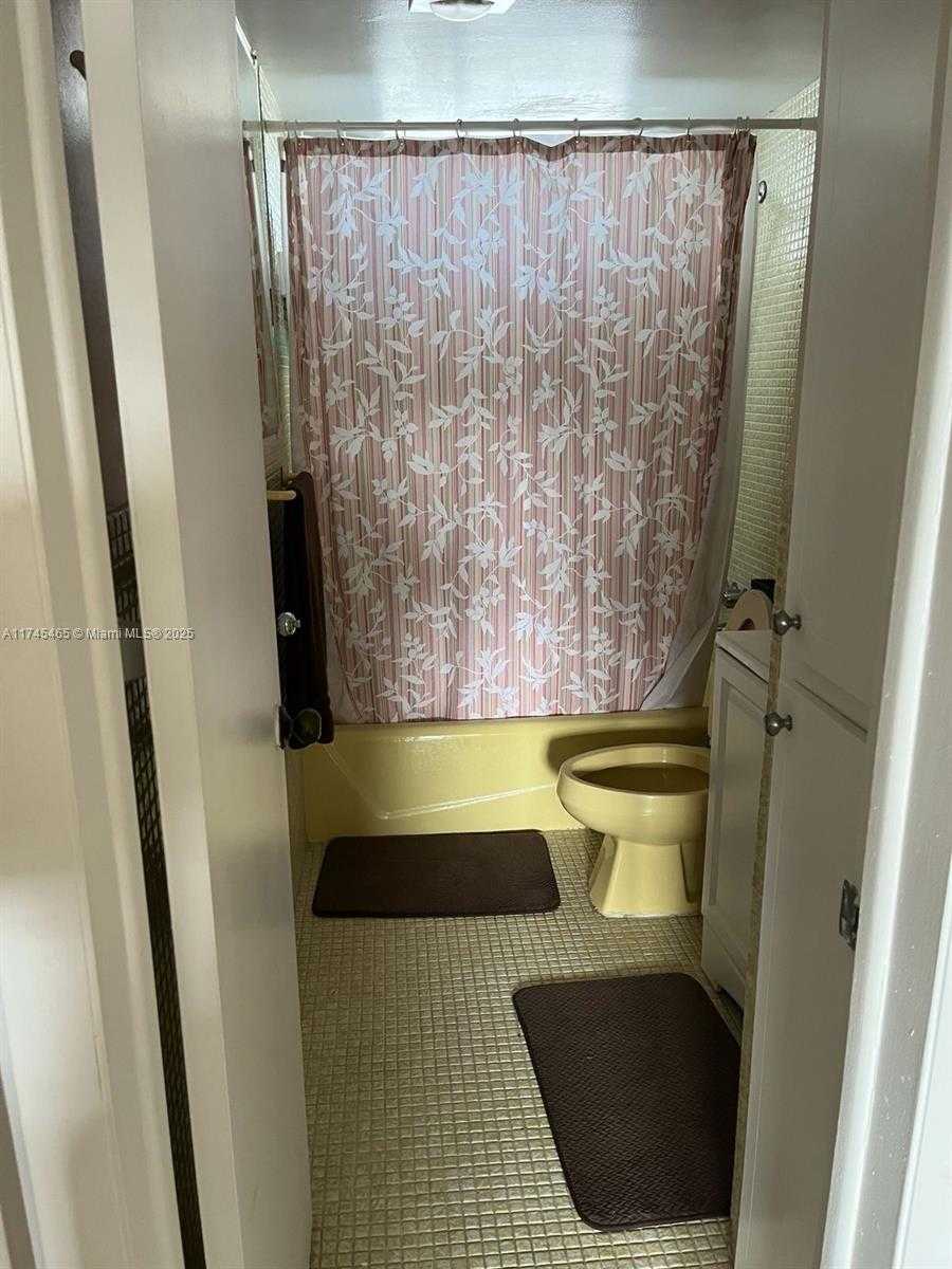 Small Image of 2855 LEONARD DR #H305, Aventura Number 8