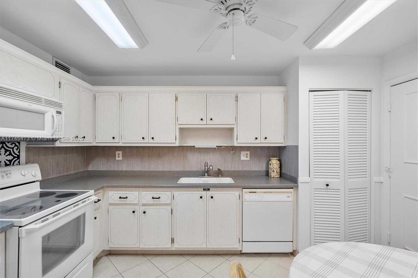 Small Image of 1601 SOUTH OCEAN DR #1101, Hollywood Number 9