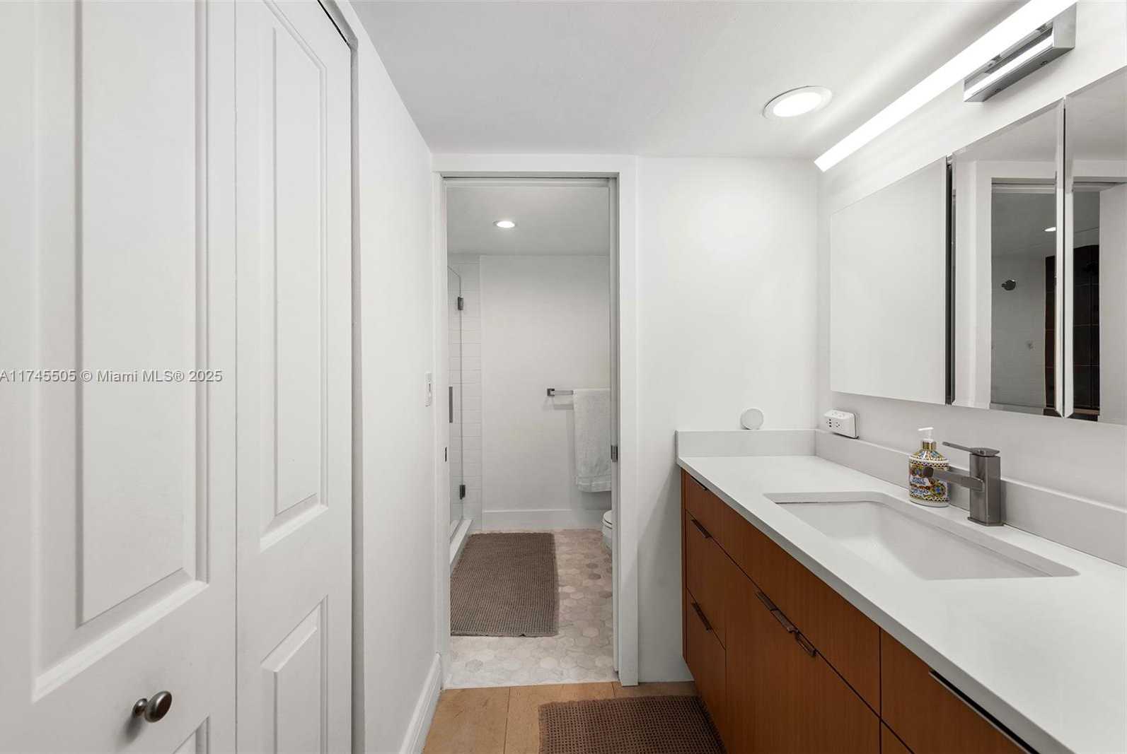 Small Image of 1915 BRICKELL AVE #C1612, Miami Number 11