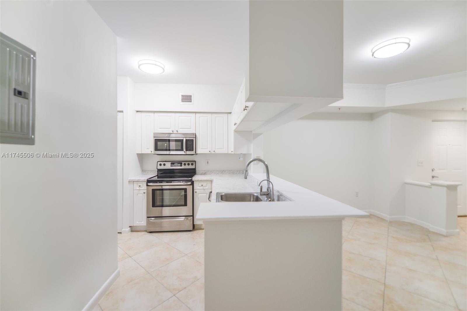 Small Image of 17100 NORTH BAY RD #1303, Sunny Isles Beach Number 4
