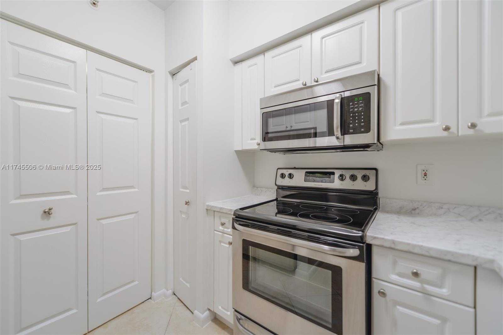 Small Image of 17100 NORTH BAY RD #1303, Sunny Isles Beach Number 6