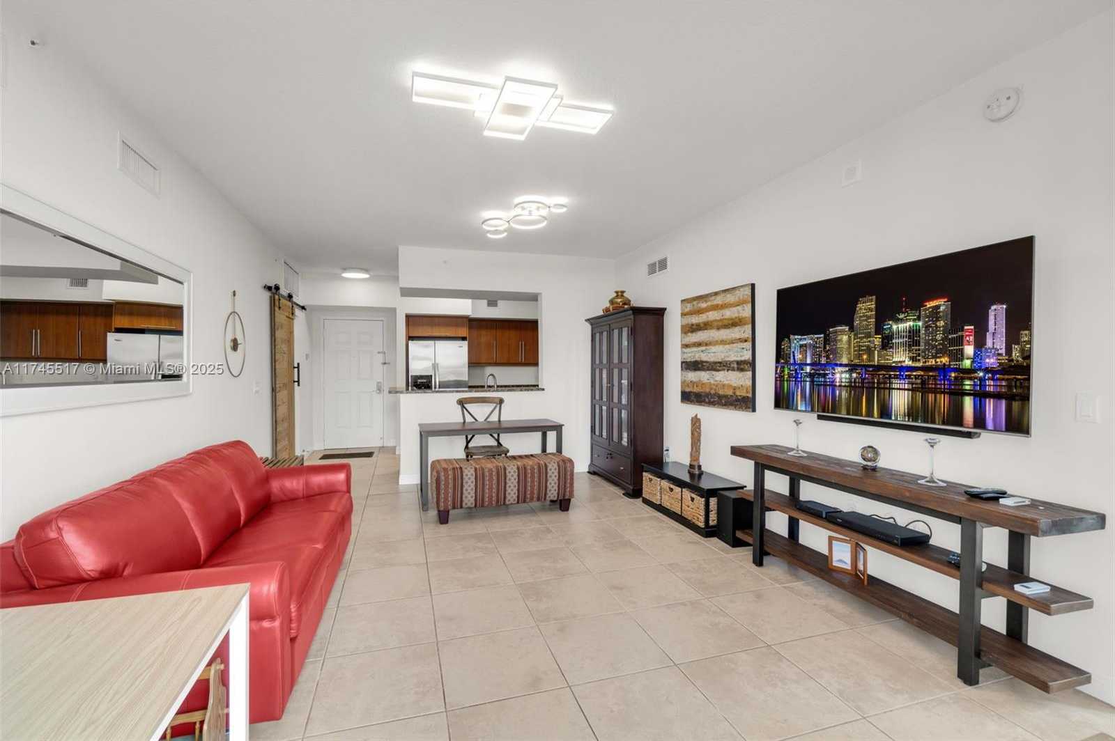 Small Image of 888 Douglas Rd, Coral Gables, FL 33134, USA Number 10