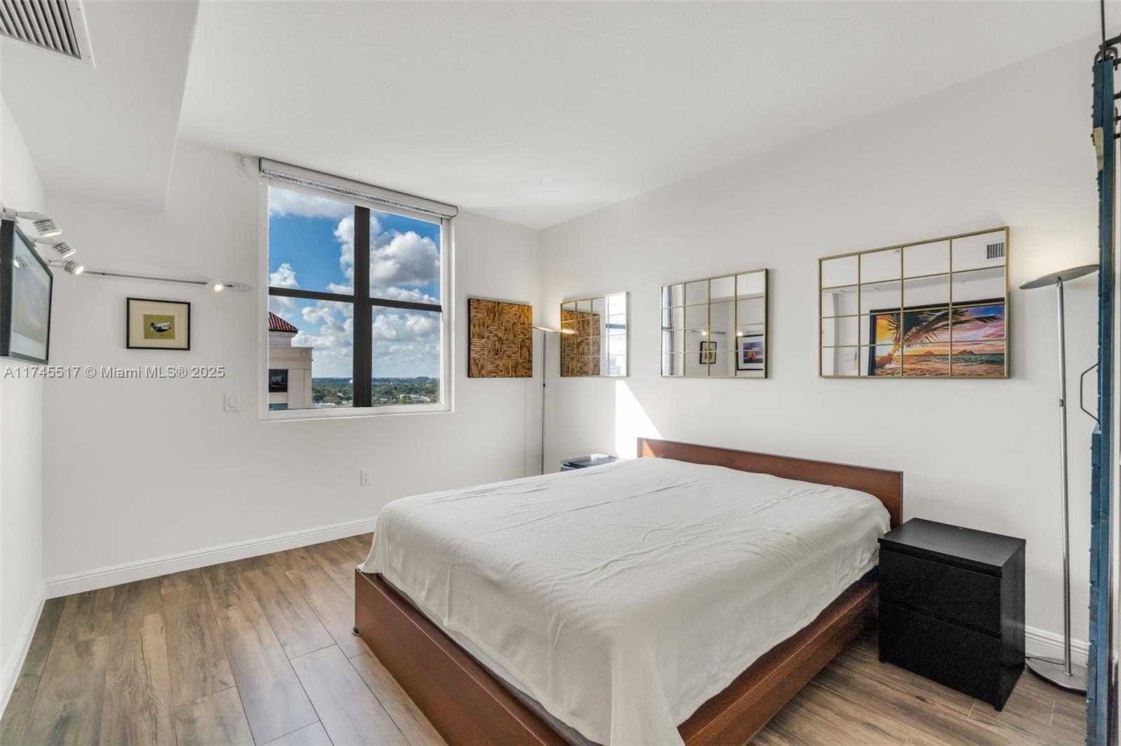 Small Image of 888 Douglas Rd, Coral Gables, FL 33134, USA Number 12