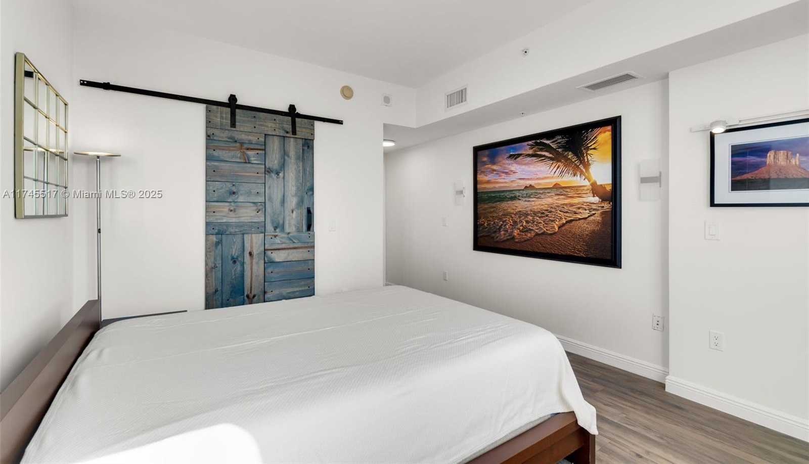 Small Image of 888 Douglas Rd, Coral Gables, FL 33134, USA Number 13