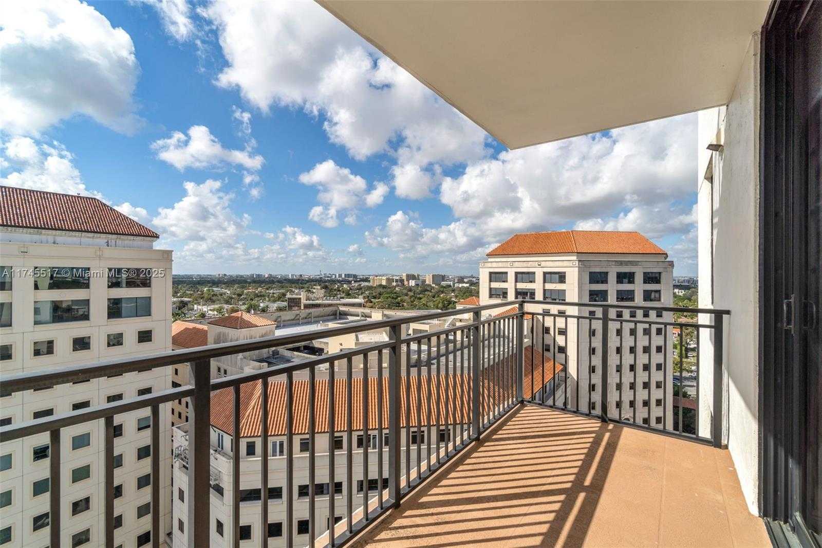 Small Image of 888 Douglas Rd, Coral Gables, FL 33134, USA Number 22