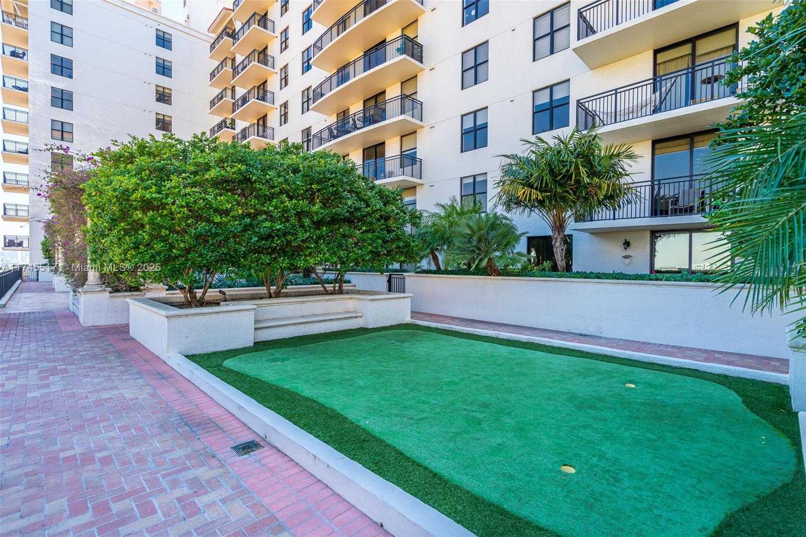 Small Image of 888 Douglas Rd, Coral Gables, FL 33134, USA Number 28