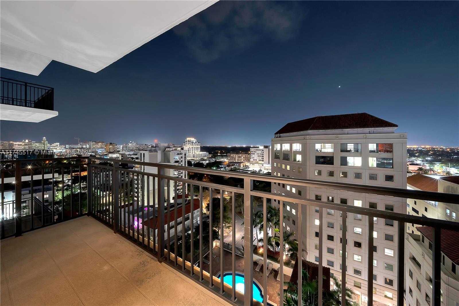 Small Image of 888 Douglas Rd, Coral Gables, FL 33134, USA Number 6