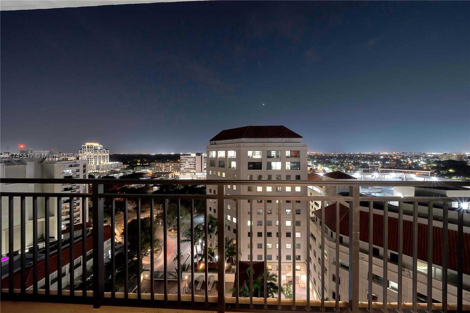 Small Image of 888 Douglas Rd, Coral Gables, FL 33134, USA Number 7