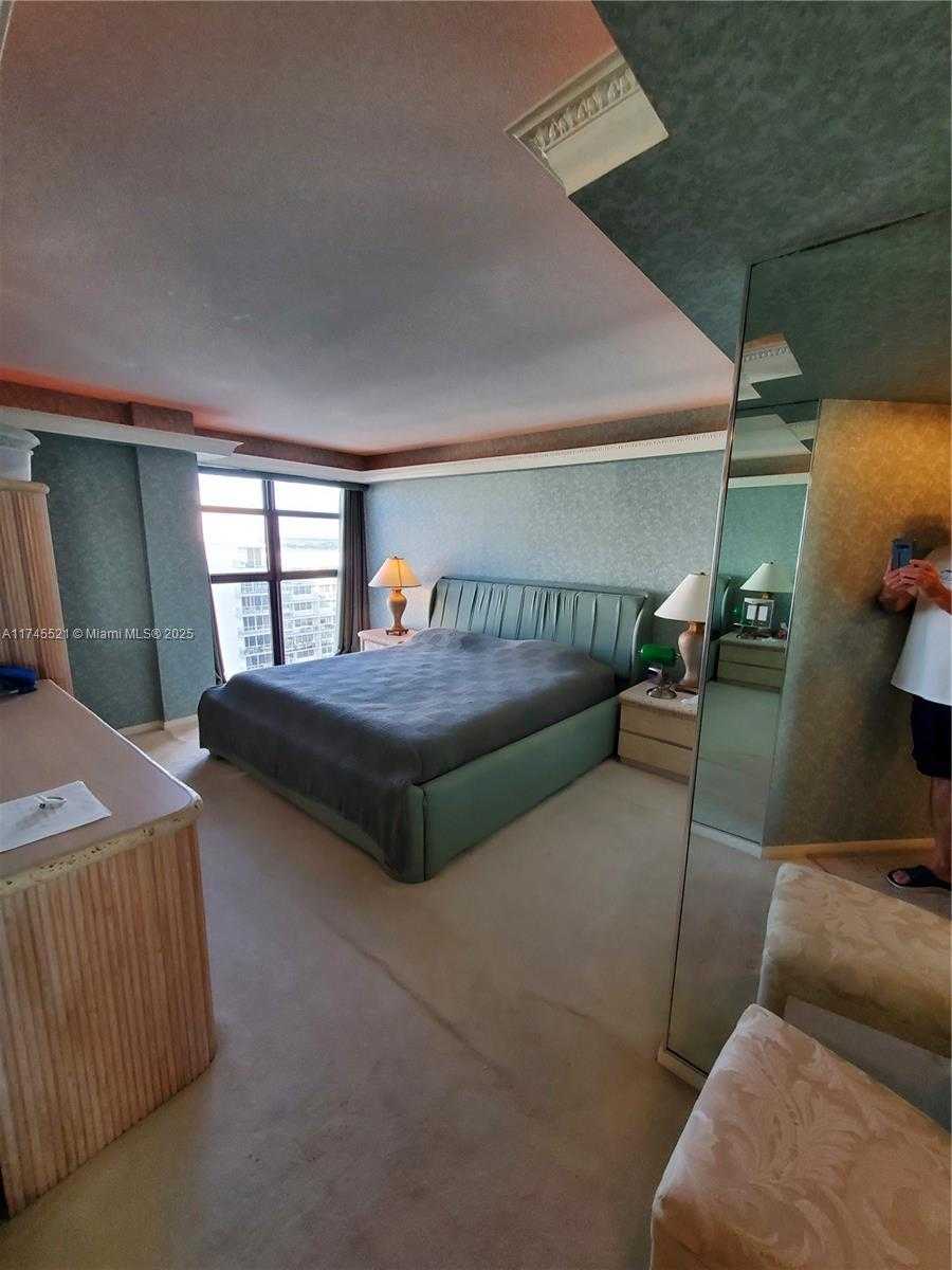 Small Image of 5757 COLLINS AVE #1902, Miami Beach Number 10