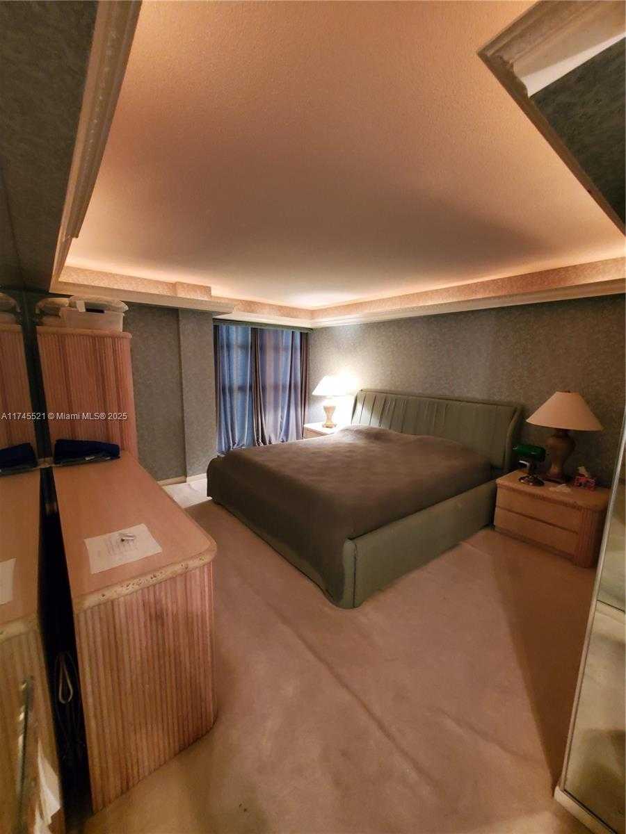 Small Image of 5757 COLLINS AVE #1902, Miami Beach Number 11