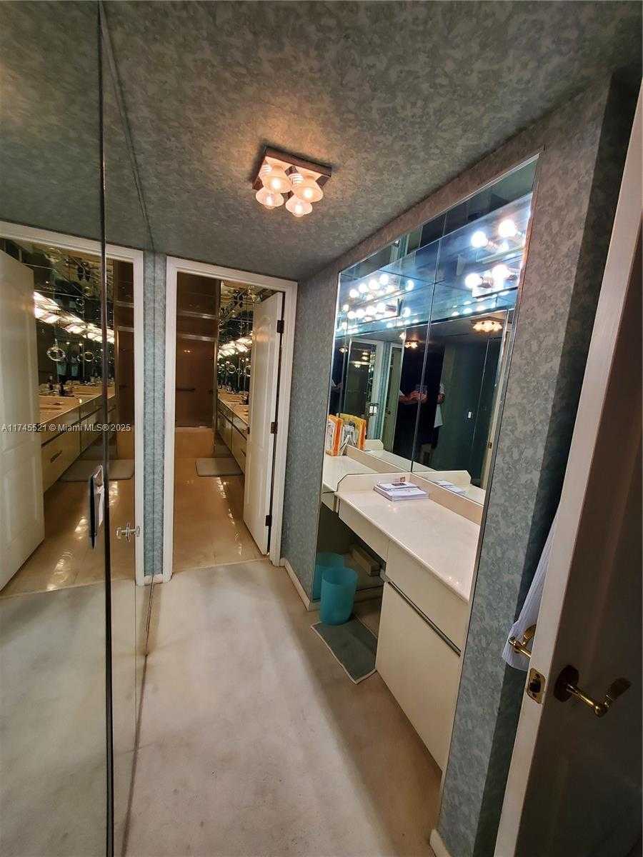 Small Image of 5757 COLLINS AVE #1902, Miami Beach Number 12
