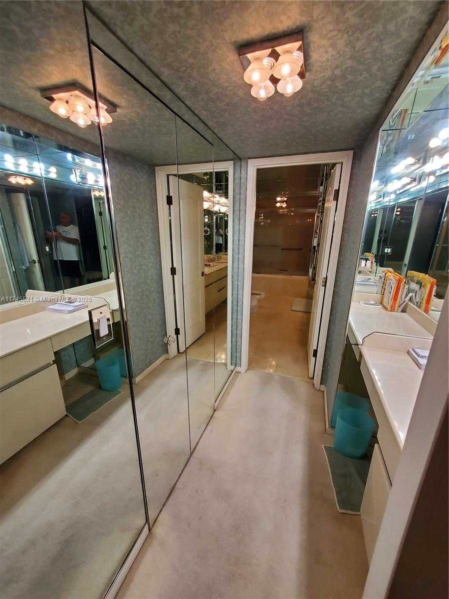 Small Image of 5757 COLLINS AVE #1902, Miami Beach Number 13