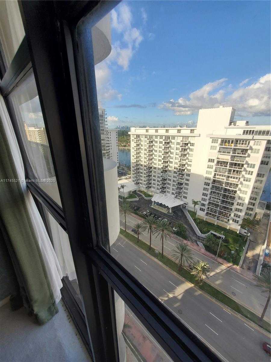 Small Image of 5757 COLLINS AVE #1902, Miami Beach Number 14