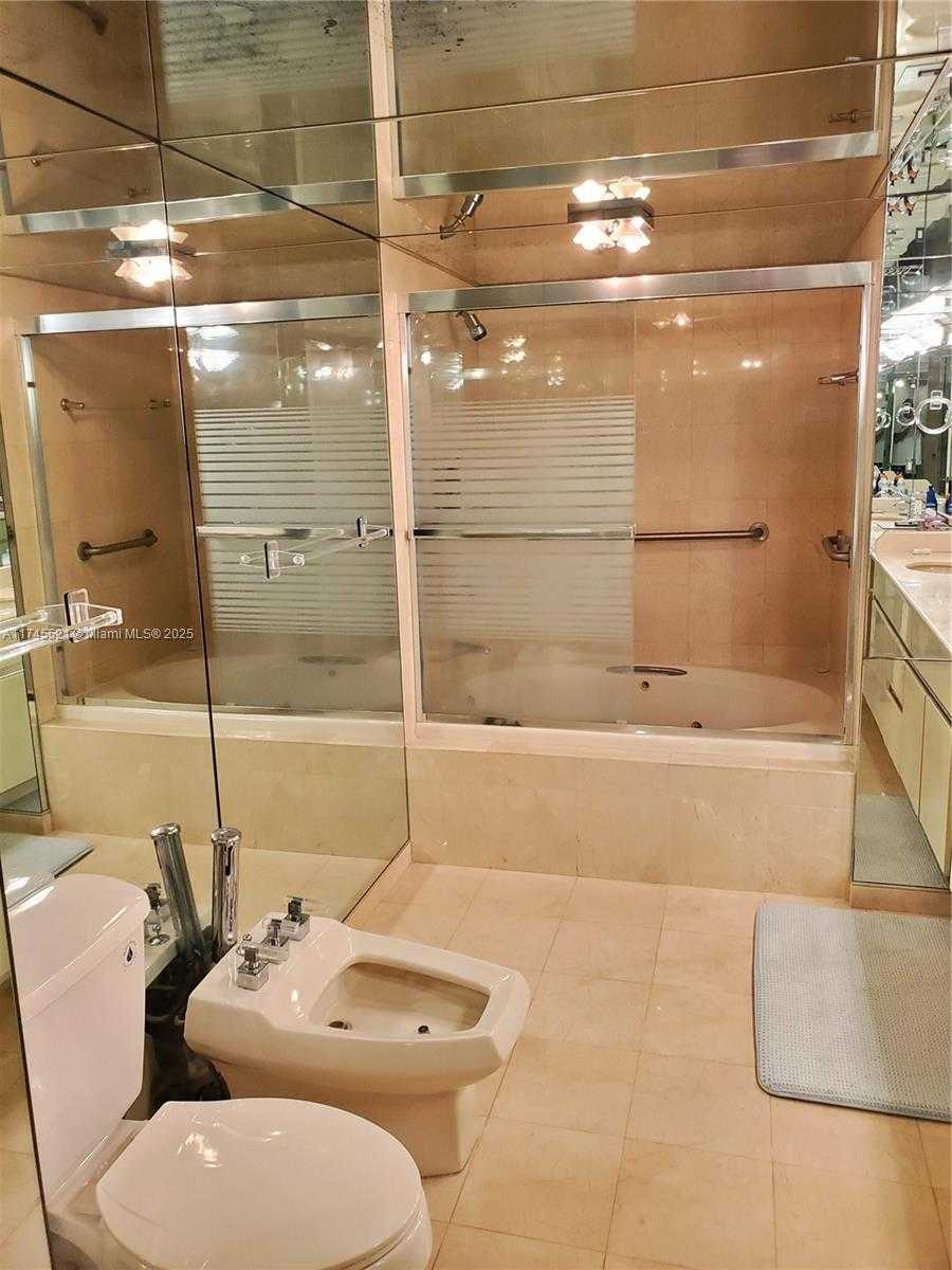 Small Image of 5757 COLLINS AVE #1902, Miami Beach Number 17