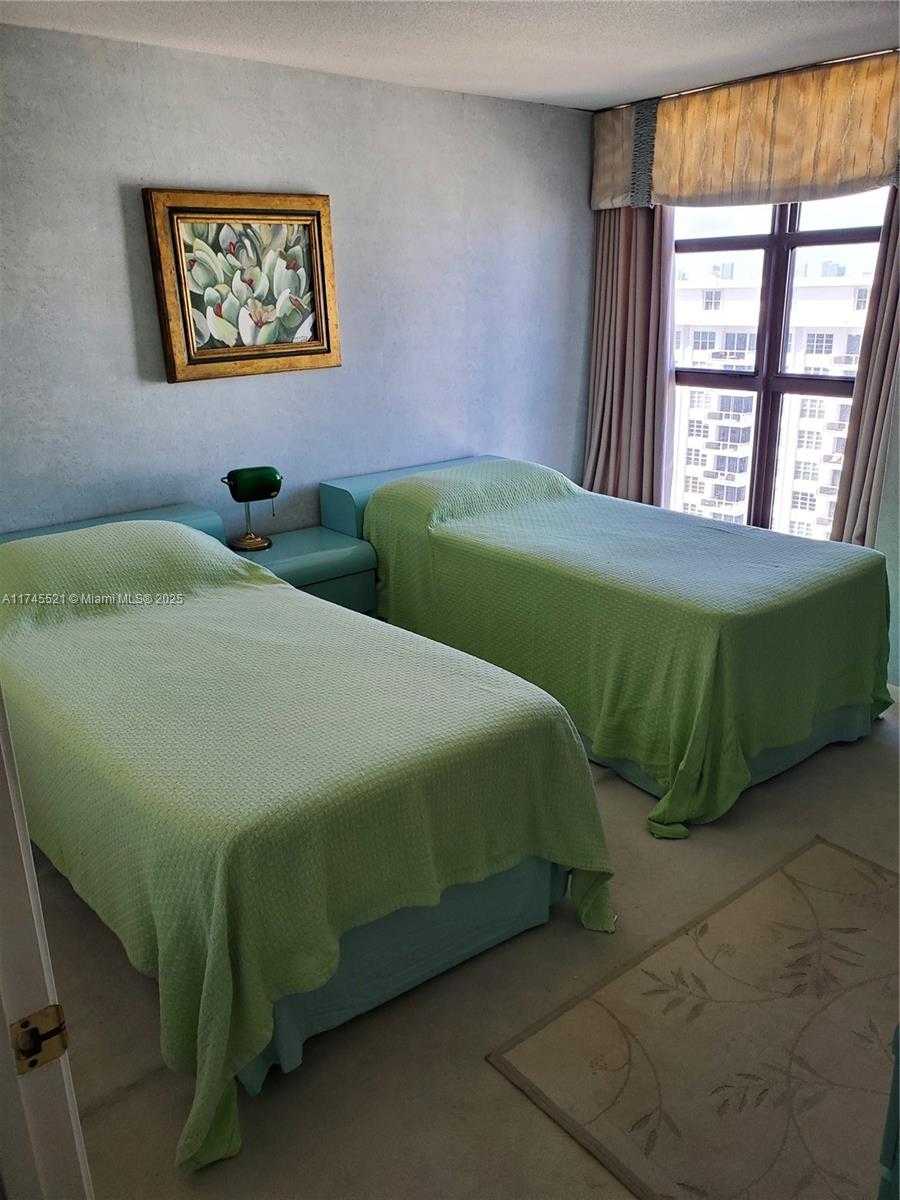 Small Image of 5757 COLLINS AVE #1902, Miami Beach Number 18