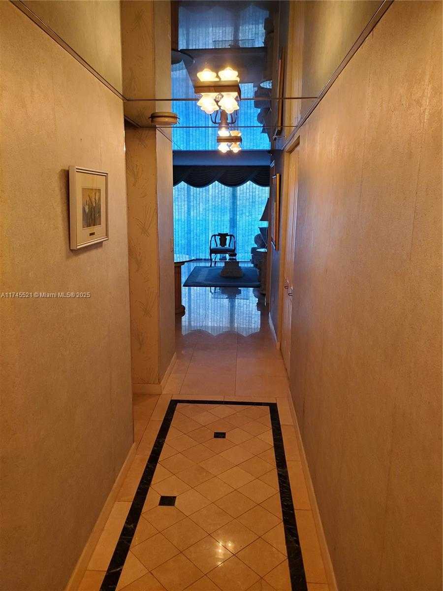 Small Image of 5757 COLLINS AVE #1902, Miami Beach Number 23