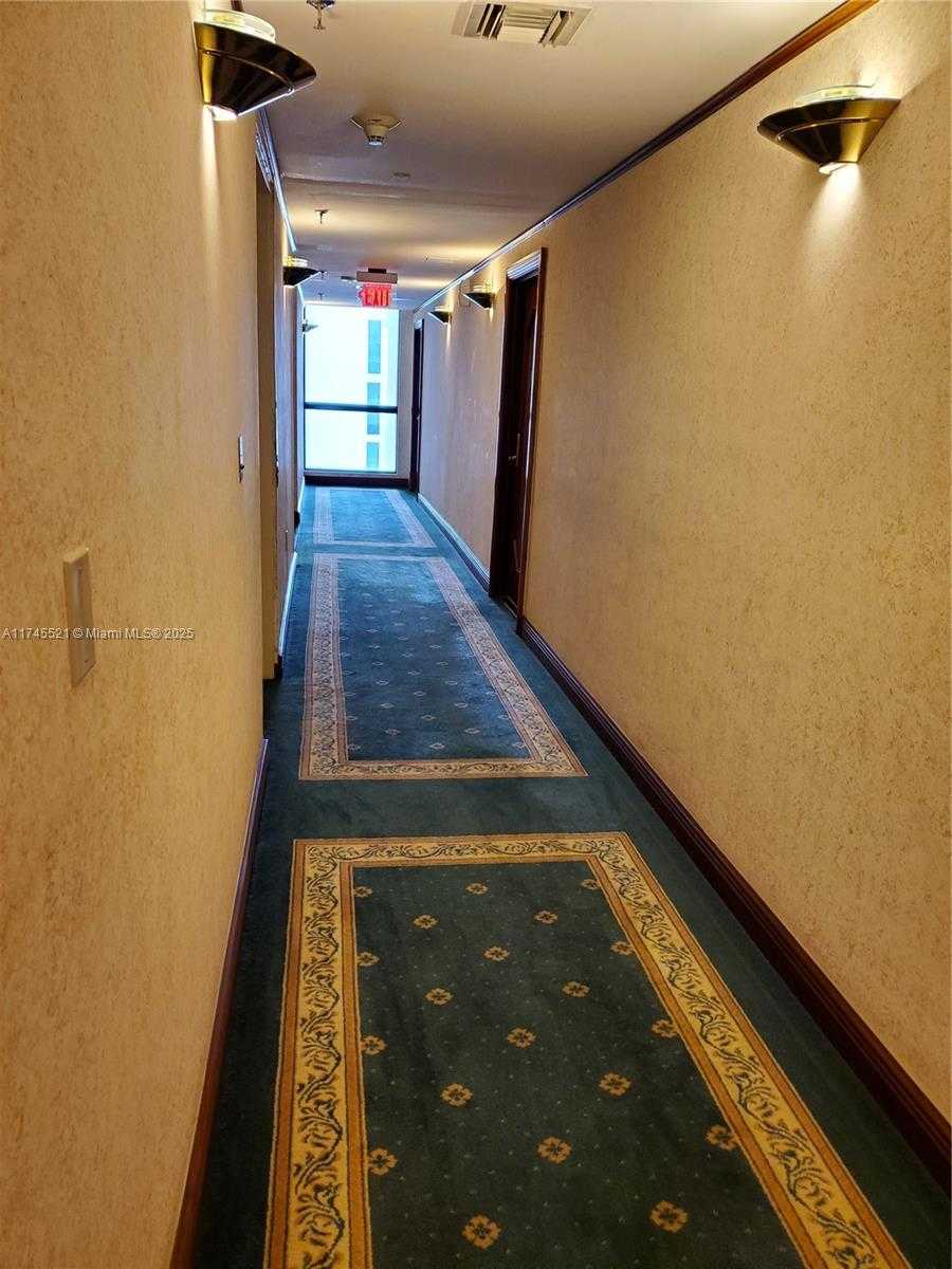 Small Image of 5757 COLLINS AVE #1902, Miami Beach Number 24