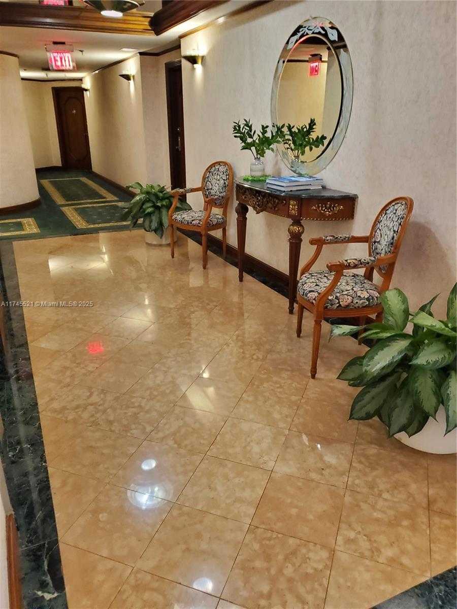 Small Image of 5757 COLLINS AVE #1902, Miami Beach Number 25