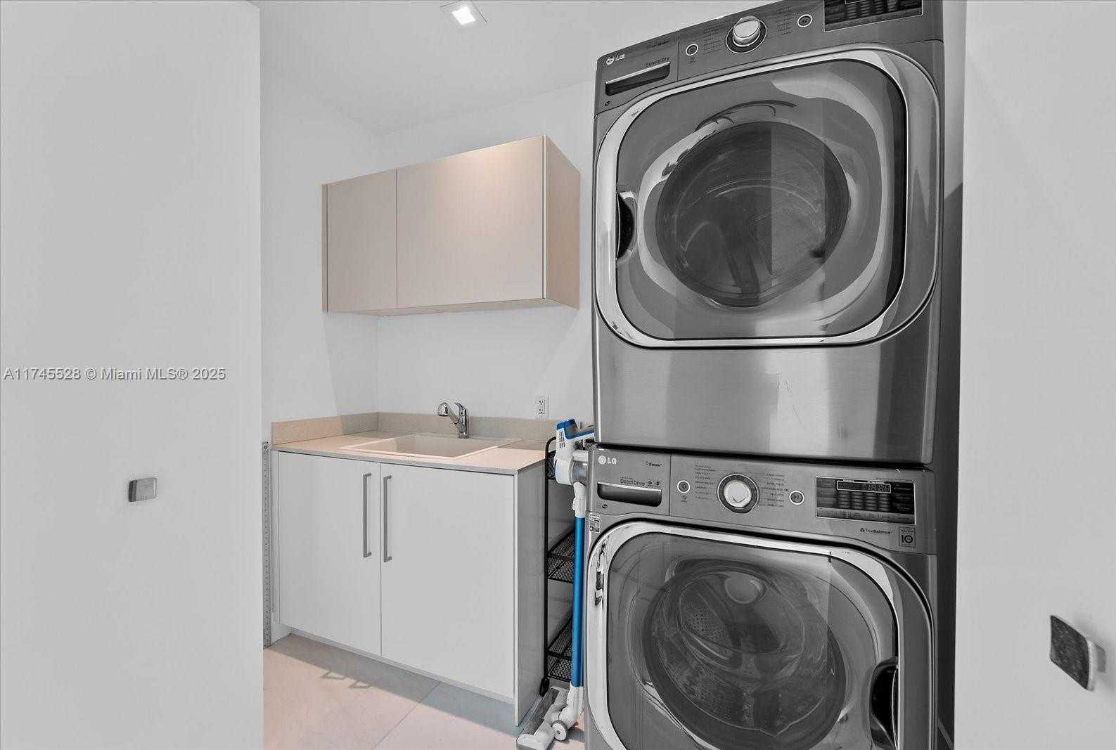Small Image of 16901 COLLINS AVE #3905, Sunny Isles Beach Number 27