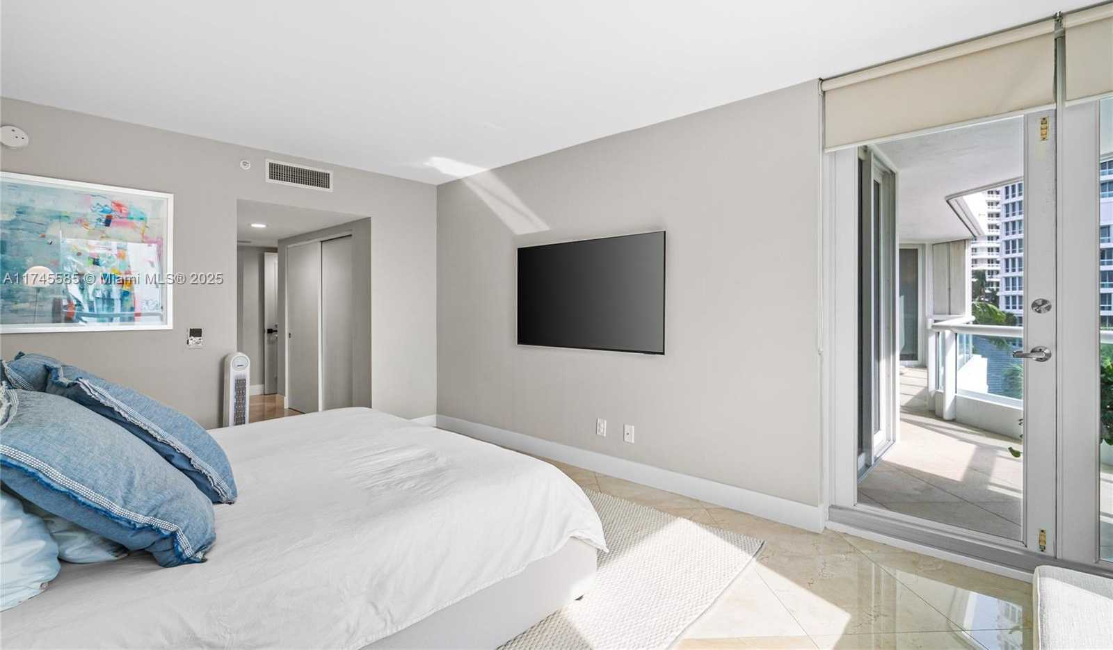 Small Image of 21055 YACHT CLUB DR #702, Aventura Number 25