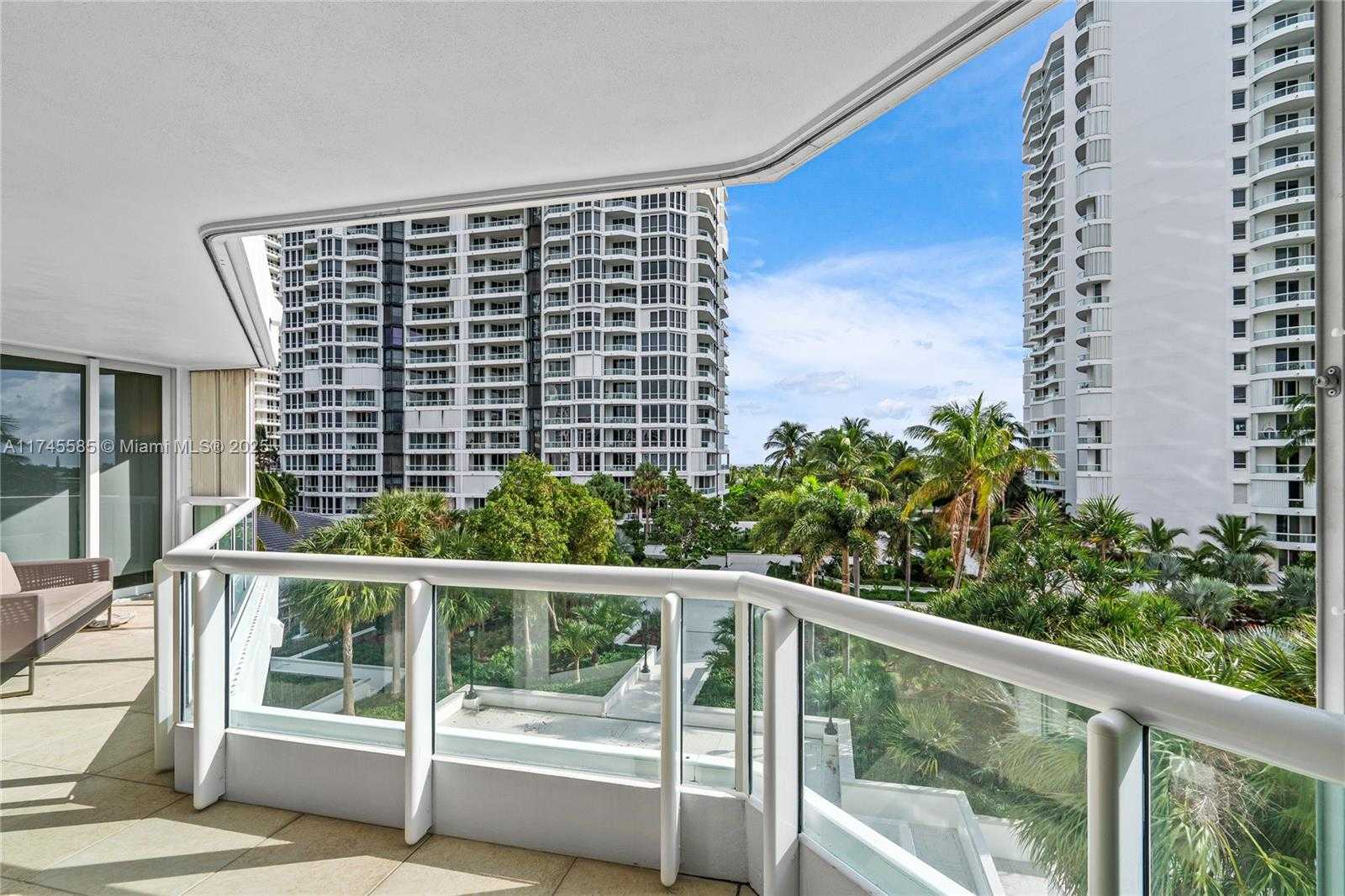Small Image of 21055 YACHT CLUB DR #702, Aventura Number 26