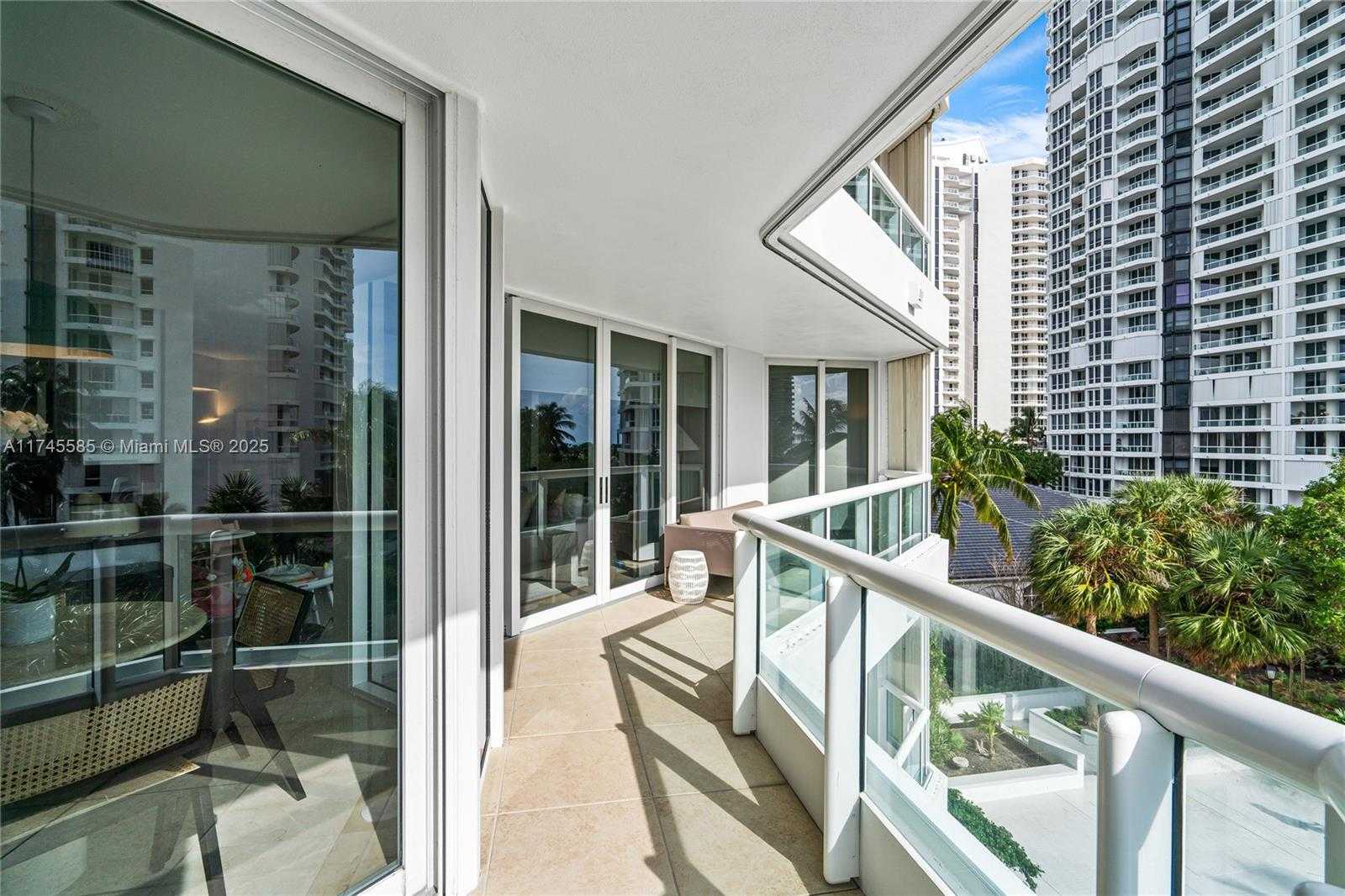 Small Image of 21055 YACHT CLUB DR #702, Aventura Number 27