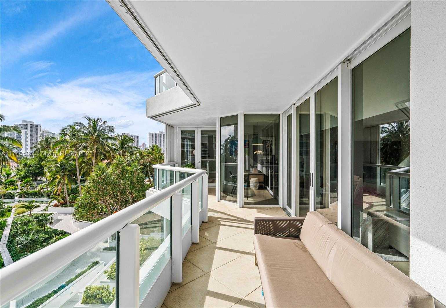 Small Image of 21055 YACHT CLUB DR #702, Aventura Number 31