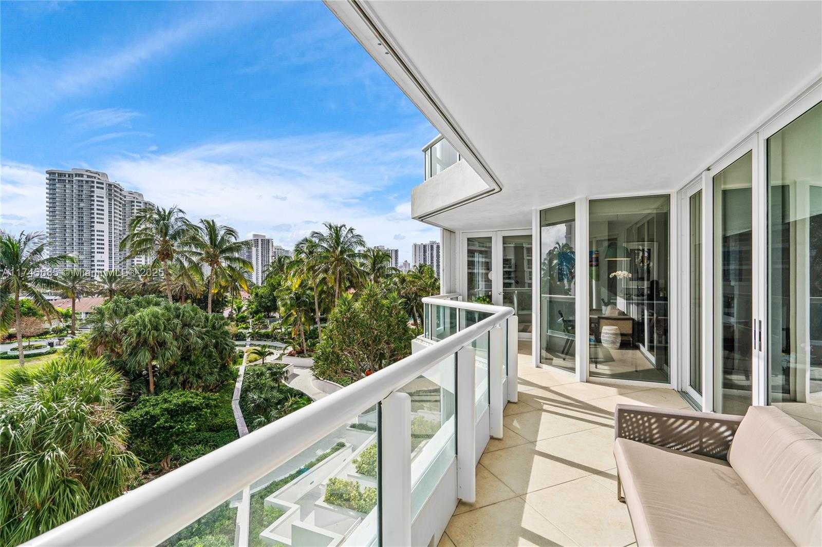 Small Image of 21055 YACHT CLUB DR #702, Aventura Number 32